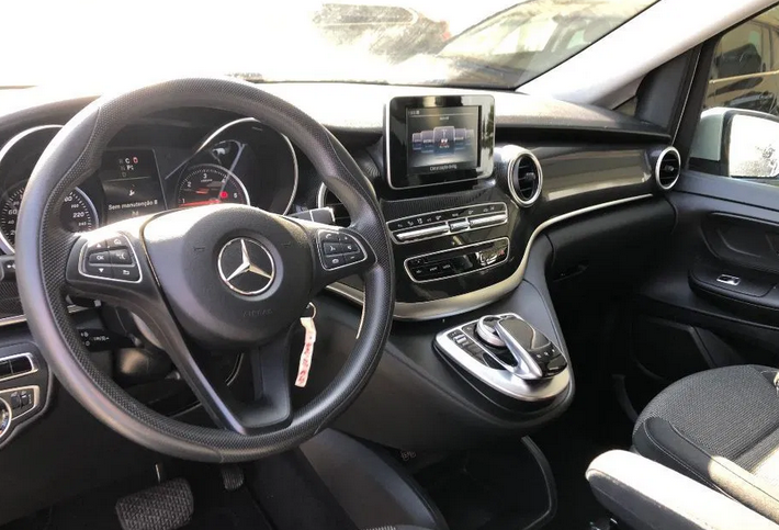 Left hand drive car MERCEDES V CLASS (01/04/2016) - 